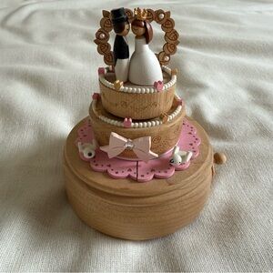 Papyrus Wooderful Life Wedding Cake Music Box Bride and Groom